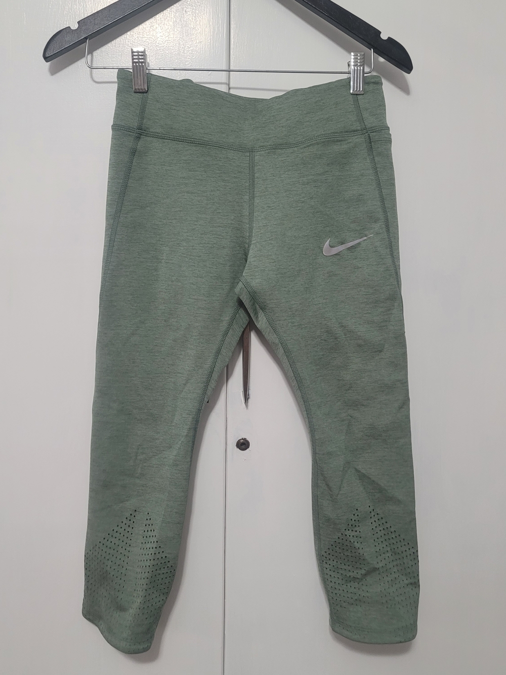 Nike Womans Green Performance Capri Leggings